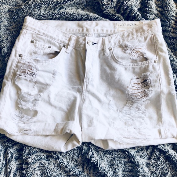 white boyfriend shorts